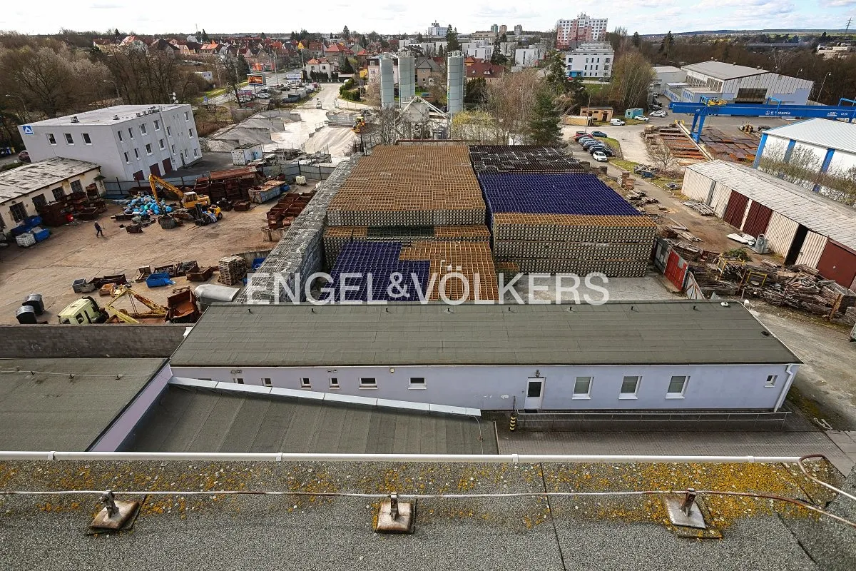 Pronájem komerční nemovitosti 1450 m²